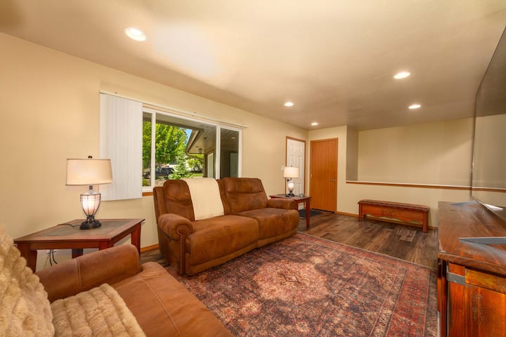 Spacious 3br Family Retreat W Fire Pit & Bbq! - Spokane Valley, WA