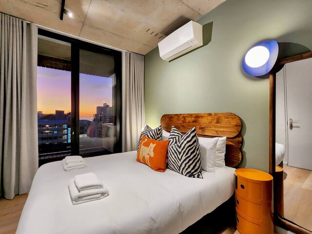 Brand New Central 2 Bed W Roof Top Pool gallery image 4