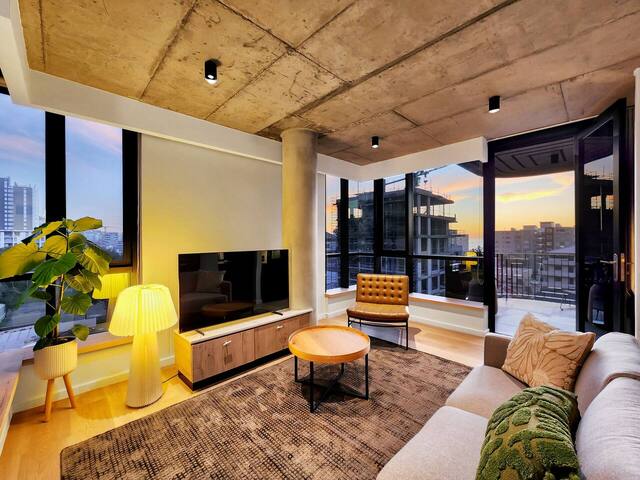 Brand New Central 2 Bed W Roof Top Pool gallery image 3