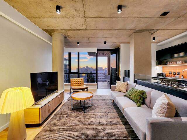 Brand New Central 2 Bed W Roof Top Pool gallery image 2