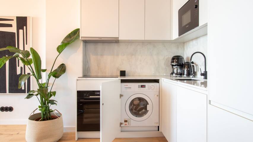 EDiTiON 309 – Beachfront Apartment by LovelyStay gallery image 5