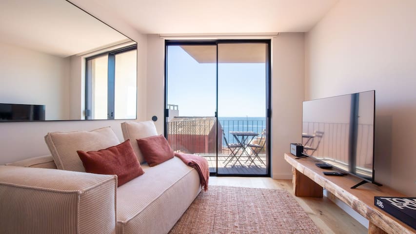 EDiTiON 309 – Beachfront Apartment by LovelyStay