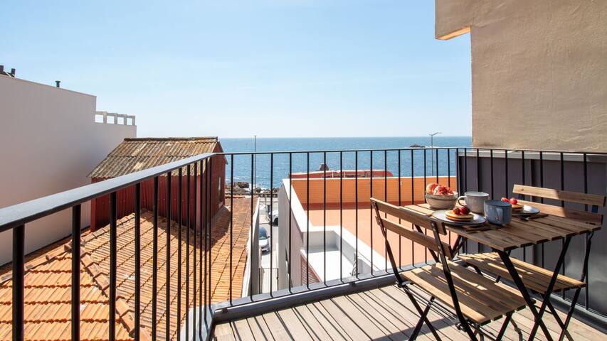 EDiTiON 309 – Beachfront Apartment by LovelyStay gallery image 3