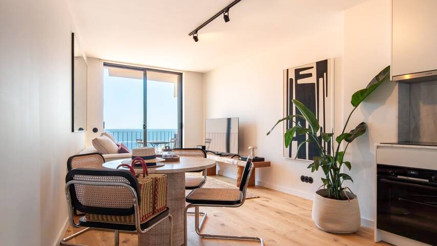 EDiTiON 309 – Beachfront Apartment by LovelyStay gallery image 2