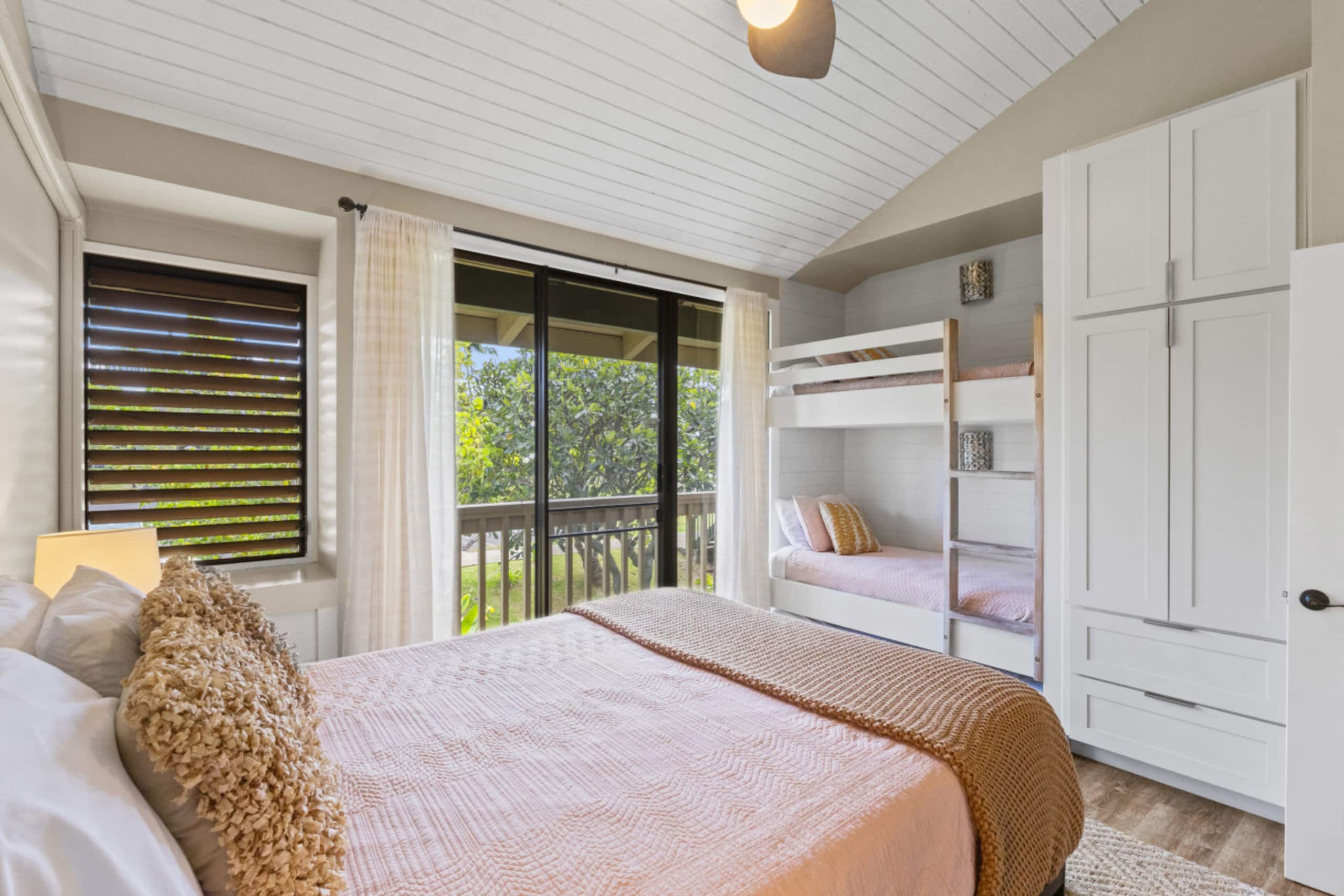 Townhouse in Kawela Bay · ★4.98 · 2 bedrooms · 5 beds · 2.5 baths - Image 14