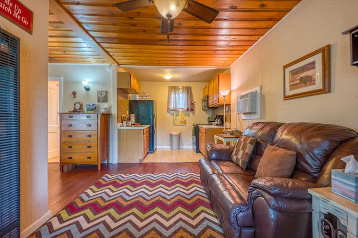 Reed's Place Mid-town On River! - Optional Hot Tub - Ruidoso, NM