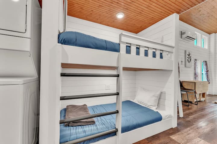 Dormitorio 3 - Literas en el pasillo
