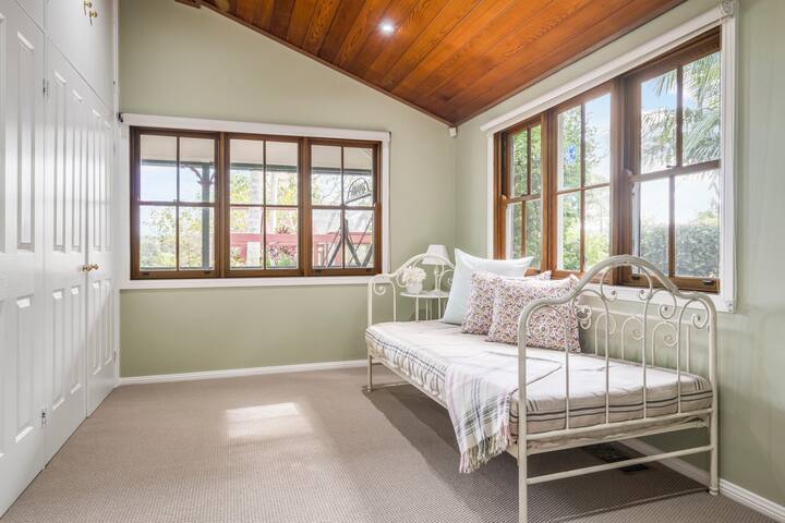 Historic Huntingdon House - Timbertown, Wauchope