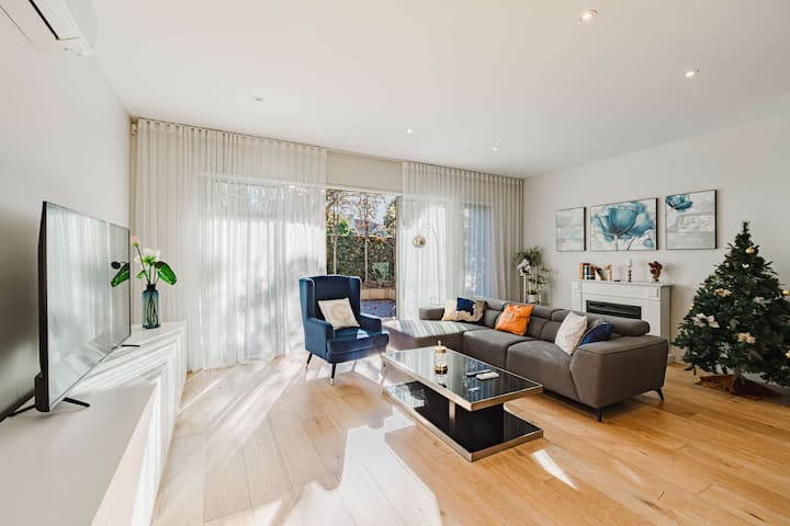 Spacious 4BR Designer Home in Prime Brighton East - Houses for Rent in ...