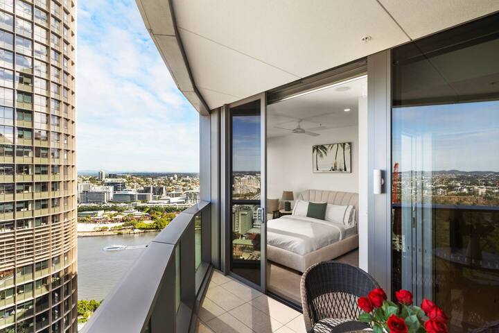 New Luxe 2BR Queens Wharf Apt gallery image 4