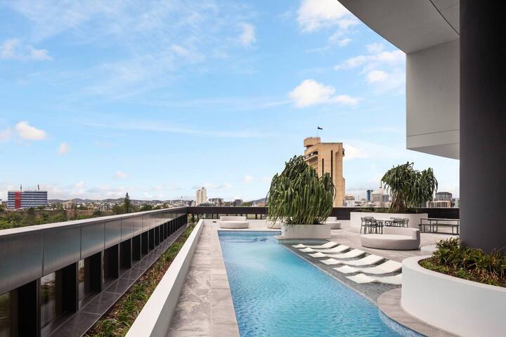 New Luxe 2BR Queens Wharf Apt gallery image 2