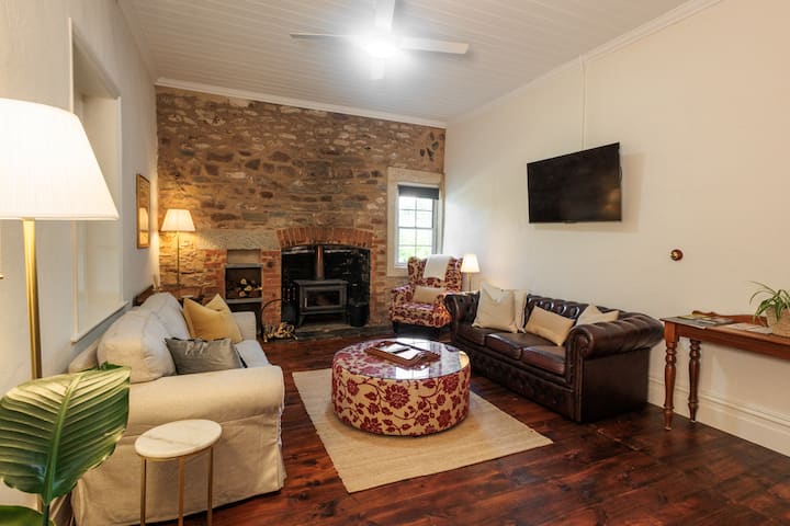 Thedell Cottage – Clare Valley Stone Cottage - Saddleworth