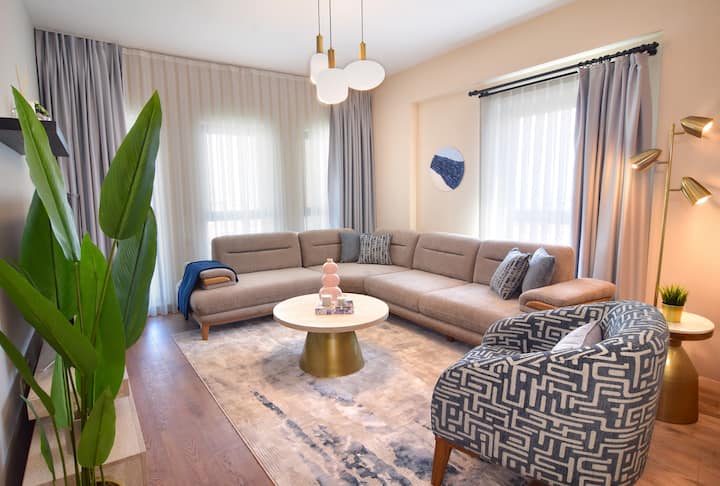 Stylish & Modern 3bedrooms -2bathrooms-pool & gym
