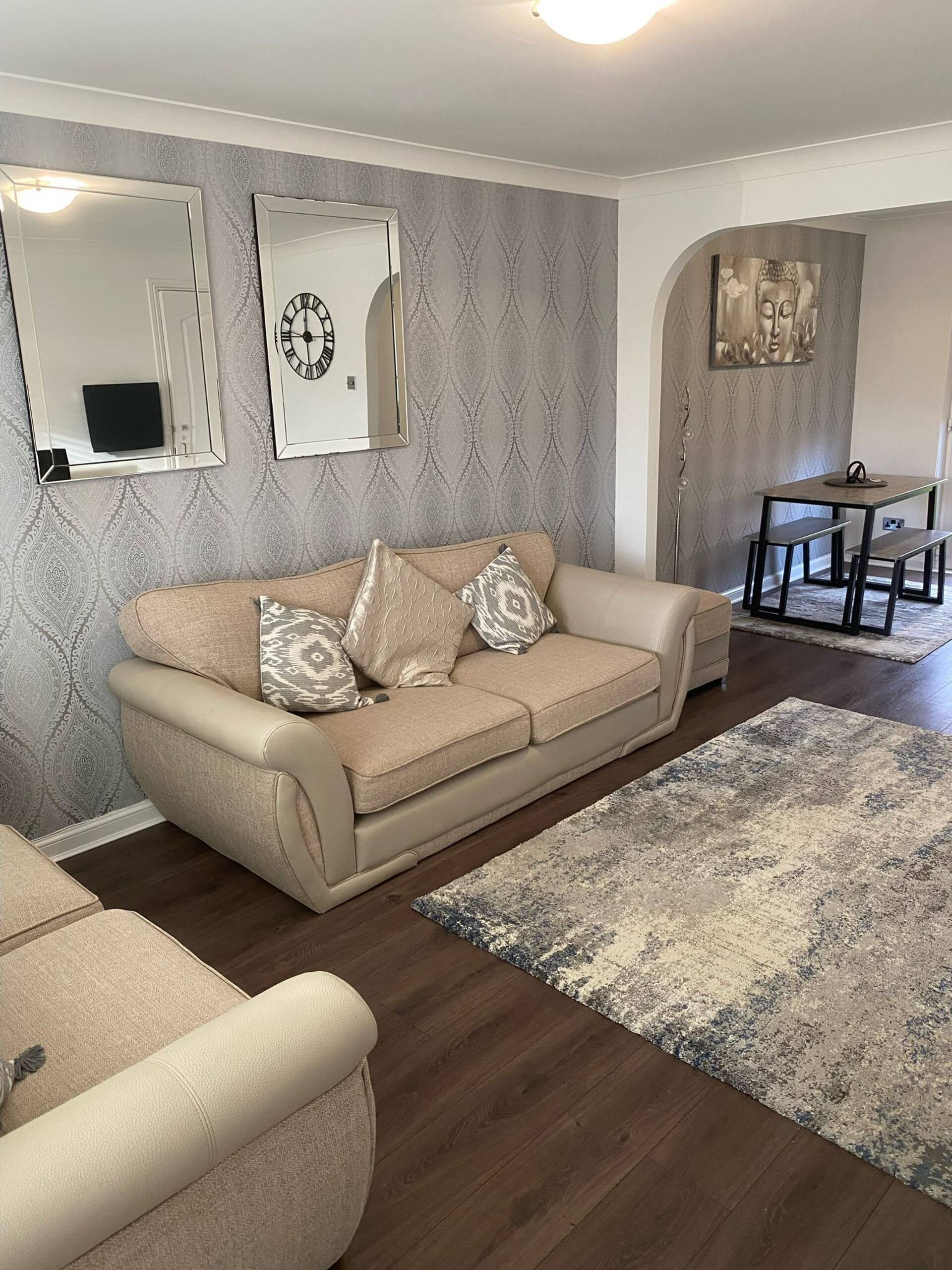 Snug Modern Home in Airdrie
