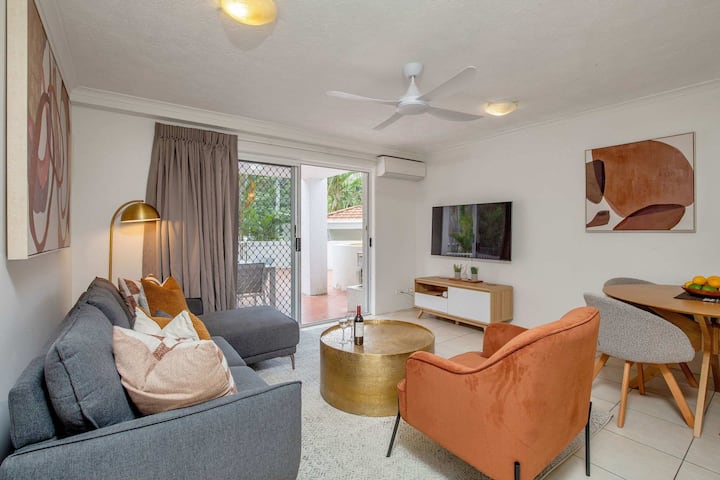 Spacious Ground Floor Retreat By Burleigh Beach - Tweed Heads