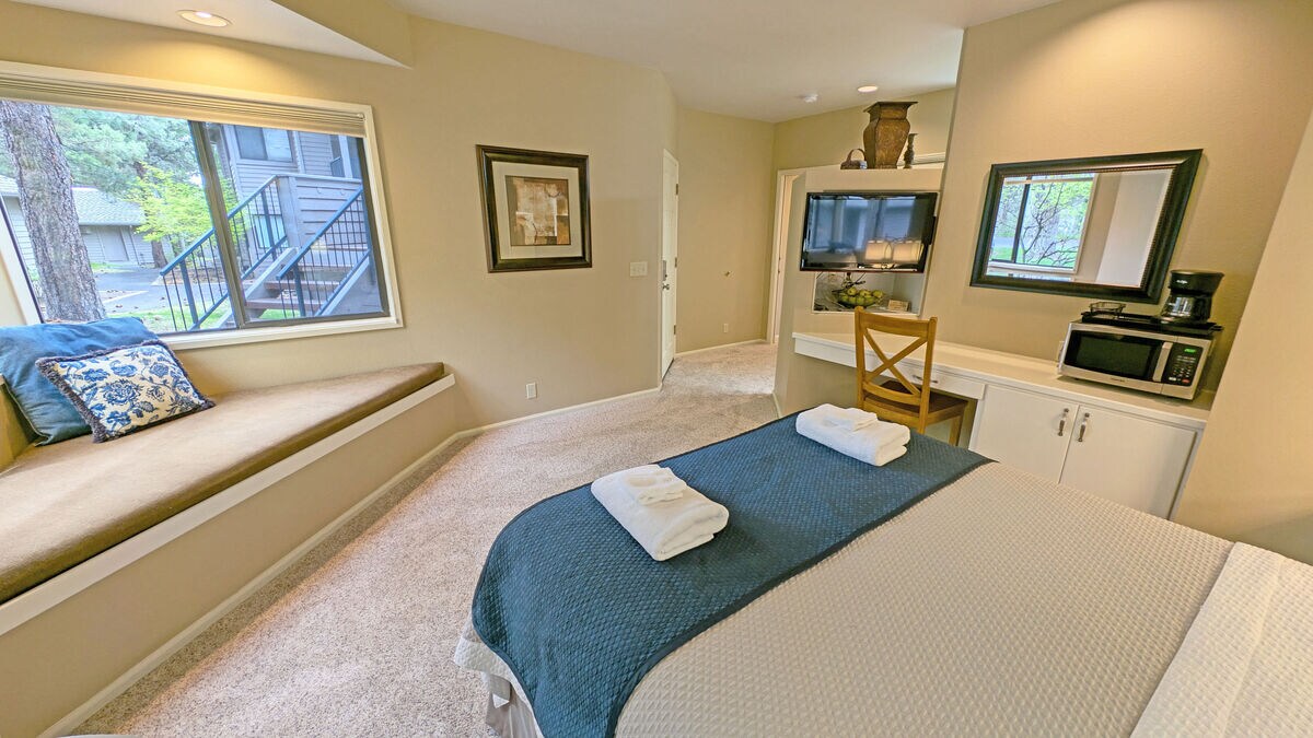 Curated visual reference: Visual Reference: Ground Floor King Bed Private Entrance 332B