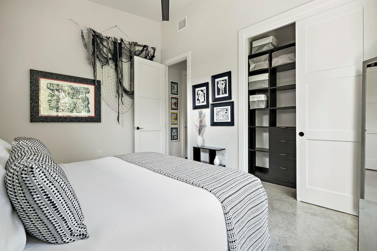 Stylish East Austin Home | 2BR | BBQ | Near DT ATX
