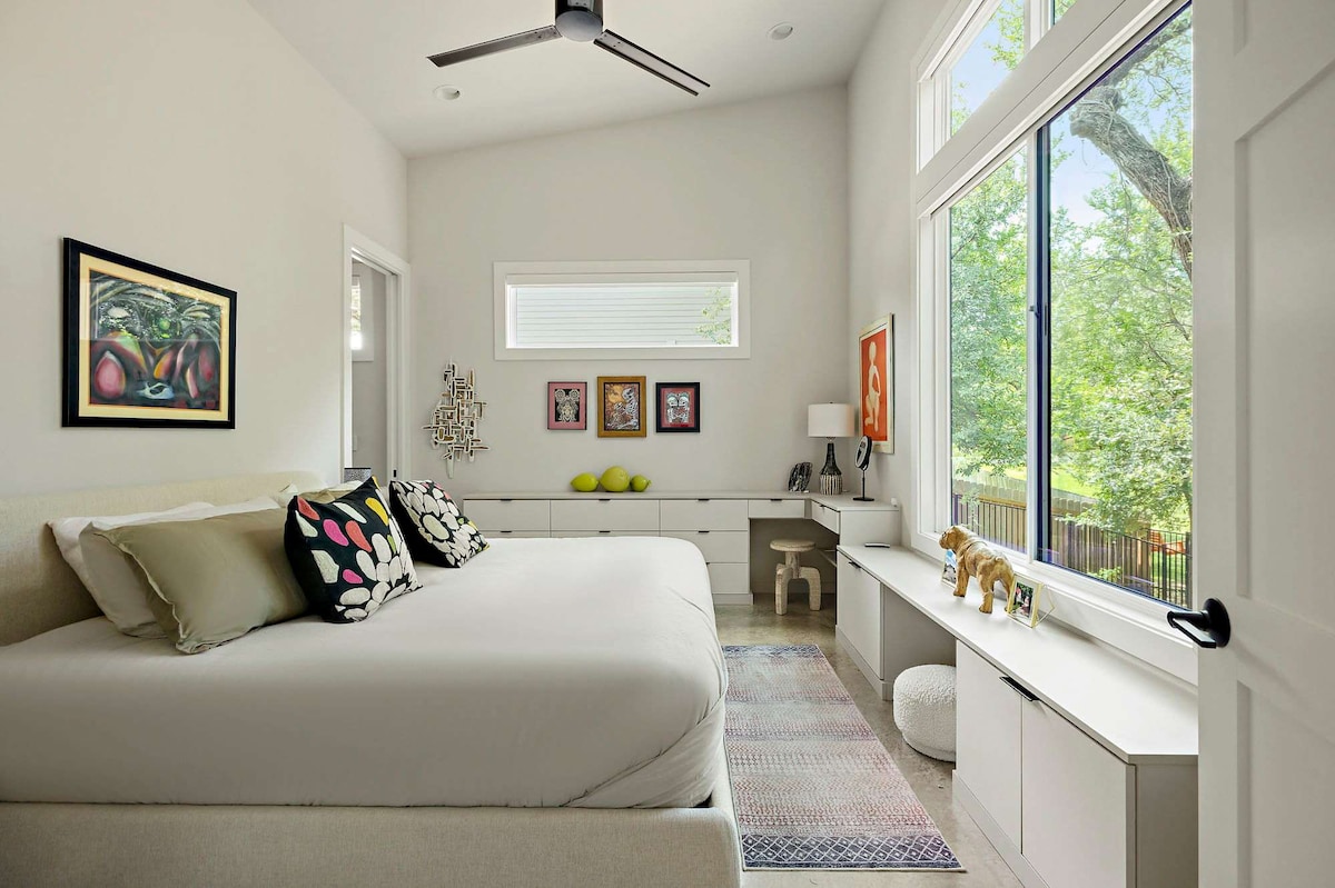 Stylish East Austin Home | 2BR | BBQ | Near DT ATX