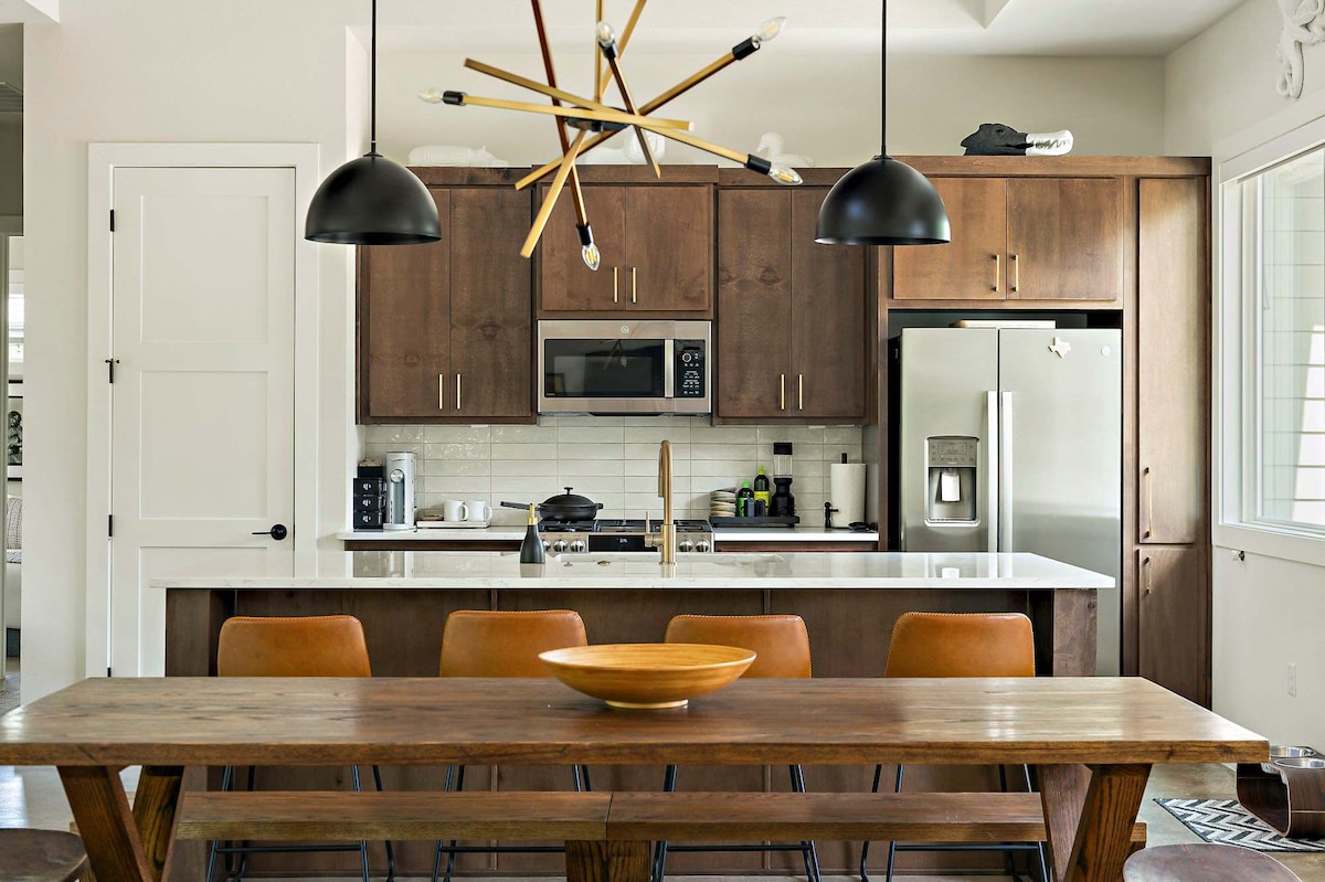 Stylish East Austin Home | 2BR | BBQ | Near DT ATX