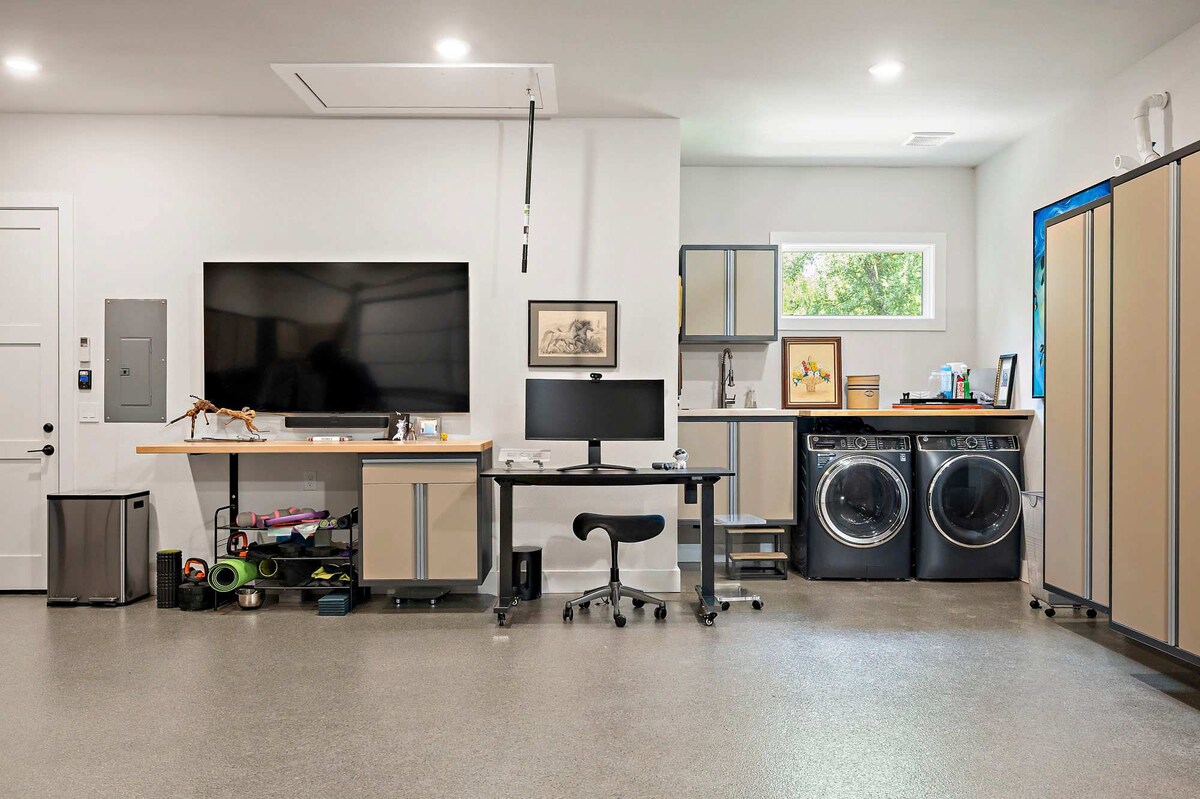 Stylish East Austin Home | 2BR | BBQ | Near DT ATX