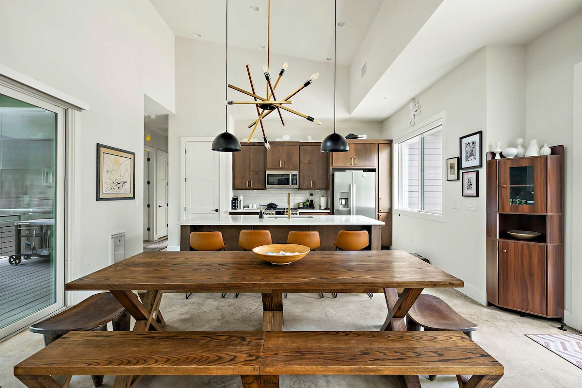Stylish East Austin Home | 2BR | BBQ | Near DT ATX