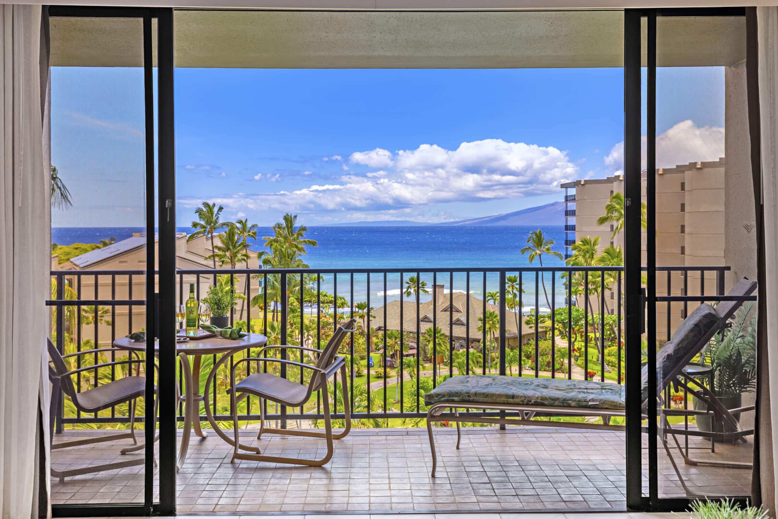 Condo in Lahaina · ★4.33 · 1 bedroom · 2 beds · 1 bath - Image 2