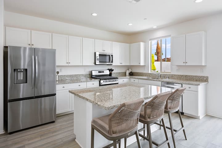 Margaritaville | Pickleball, Pool+spa, Gameroom! - Coachella, CA