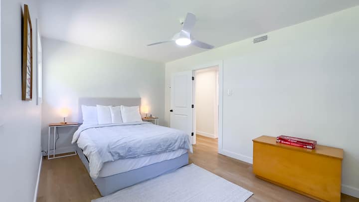 Dormitorio #2 con cama tamaño queen