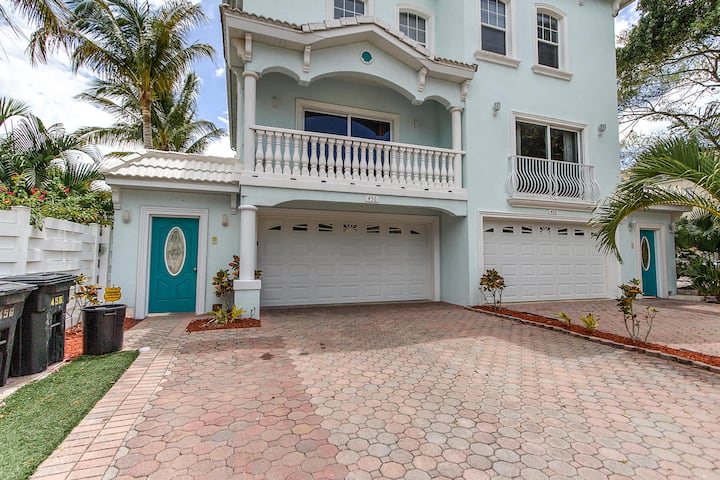 456 Canal Rd - Sarasota, FL