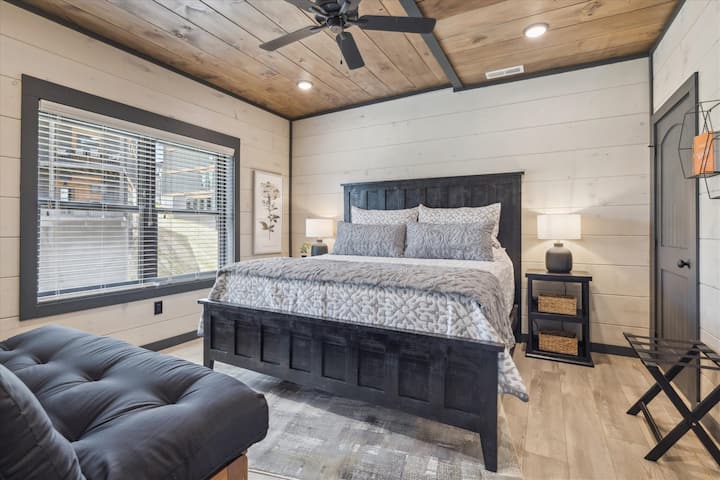 „Pohodlie veľkosti manželskej postele s výhľadom, ktorý sa k nej hodí.“