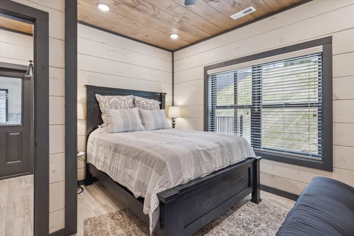 „Spite ako kráľovská rodina v izbách navrhnutých na hlboký odpočinok a relaxáciu.“