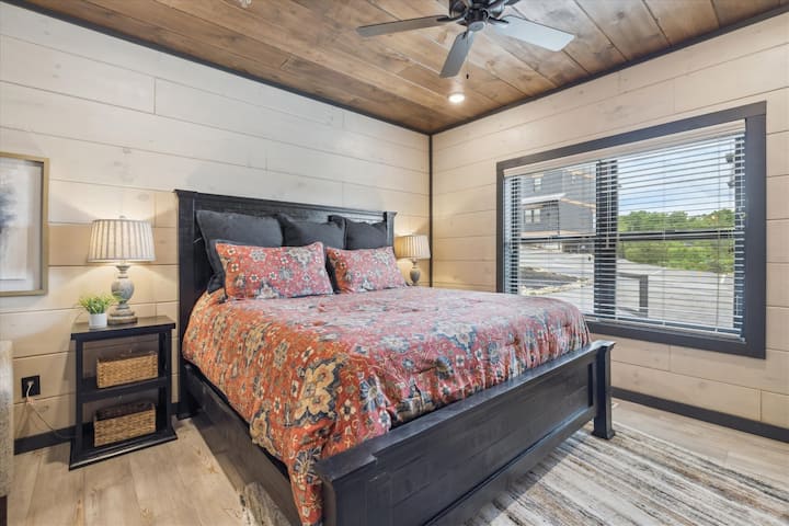 „Od kráľovských apartmánov až po útulné zákutia – každý hosť dostane VIP prístup.“