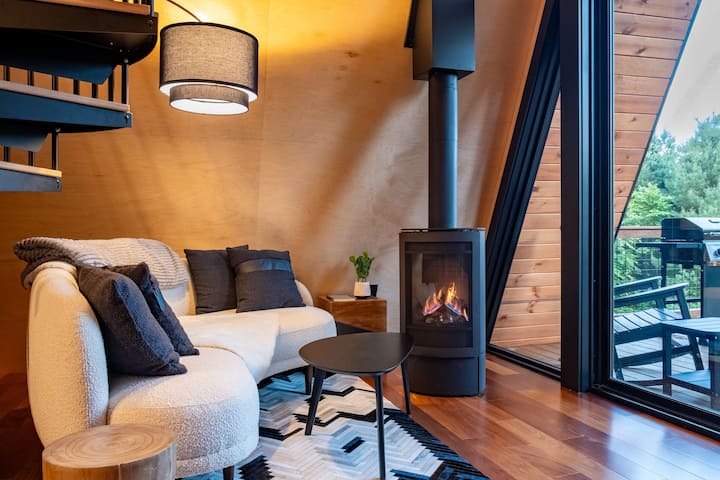 Designer A-frame Treehouse | Hot Tub & Sauna - Vermont
