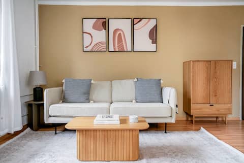 Top performing Airbnb: Olive Suite · Bright 4-Room Apartment in Wipkingen in Wipkingen