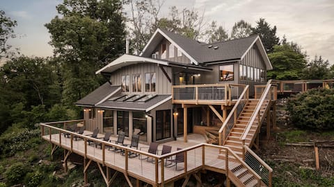 Luxury River Retreat • Hot Tub, Views, Fire Pit