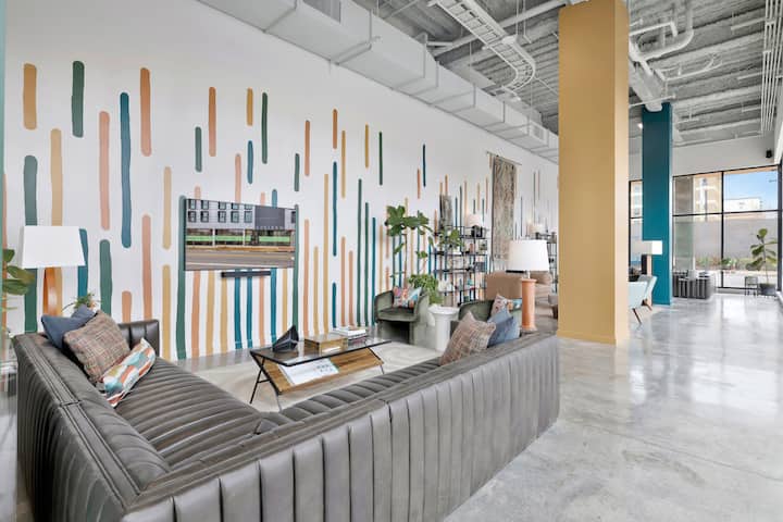 Dtown Comfort, Near Uab, Food, And Regions Field - Birmingham, AL