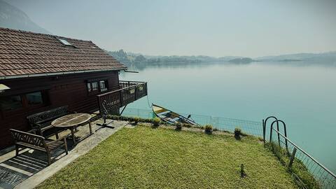 Rare small chalet on the lake, rowboat, air conditioning