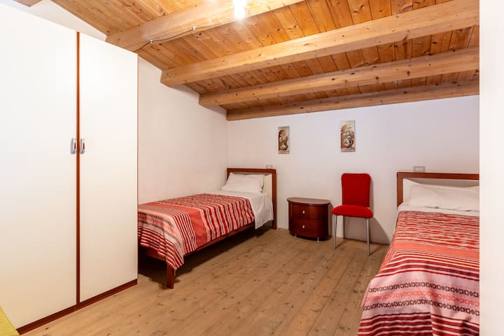 საძინებელი 2