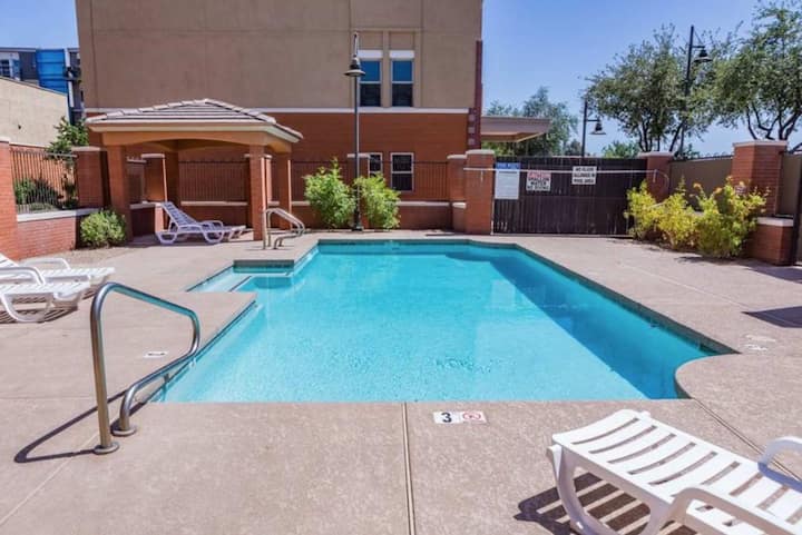 Downtown Tempe Escape, Comm. Pool, Walk To Asu - Phoenix, AZ