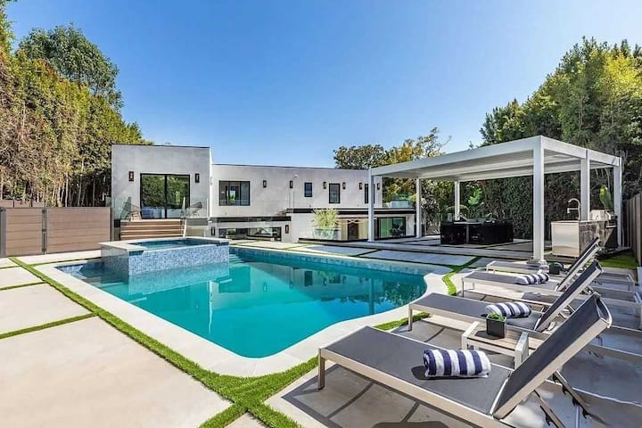 Luxury Gated Villa W/pool,spa & Designer Interiors - Beverly Hills, CA
