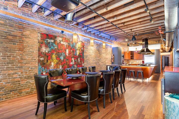 Backstage Jam – 2 Units – Walk to Broadway gallery image 4