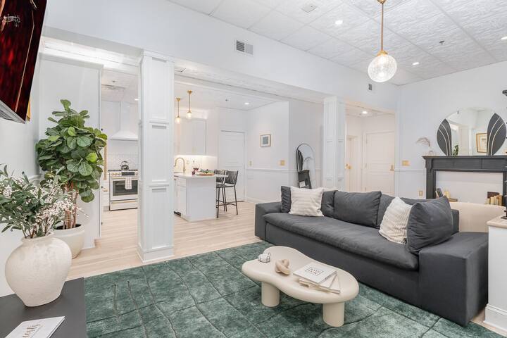 Backstage Jam – 2 Units – Walk to Broadway gallery image 3