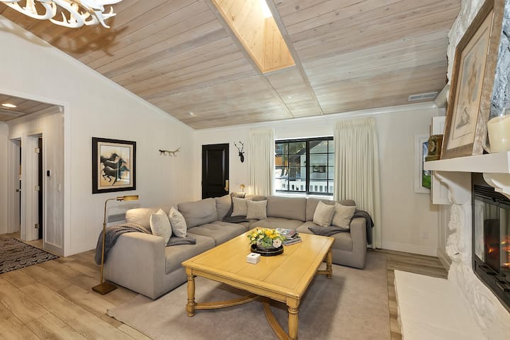 Muebles acogedores con actualizaciones modernas