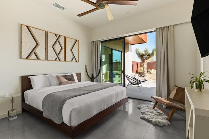 Bedroom 1 - King Bed