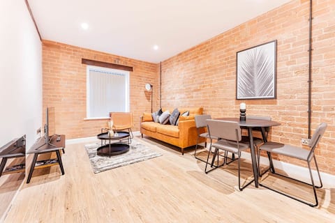 Characterful 2 Bed Apartment in Burton-on-Trent