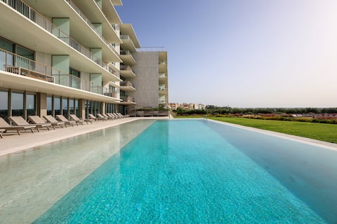 Successful Airbnb property: La Dolce Vita Bayline - Pool, gym and spa in Armação De Pêra