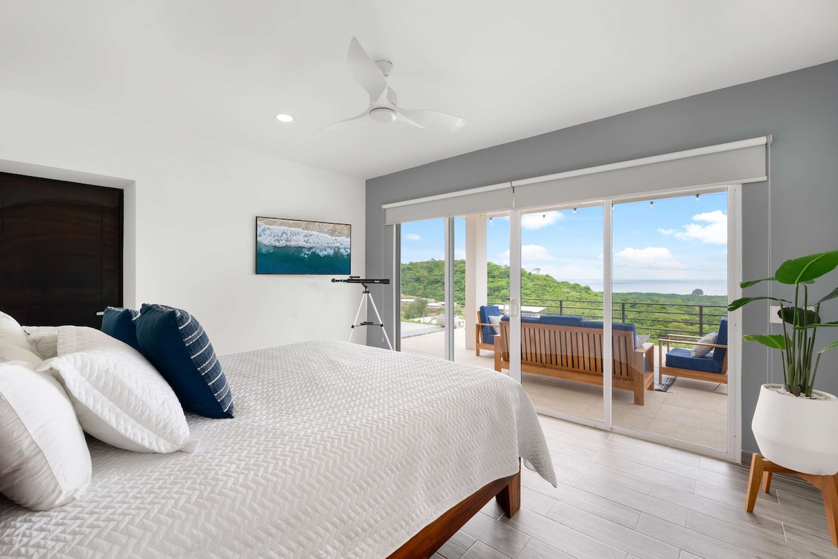 Събудете се с вълните, сънувайте под звездите.

