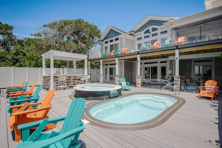 Beachfront Bliss: Exquisite Oceanfront Home With - Southport, NC