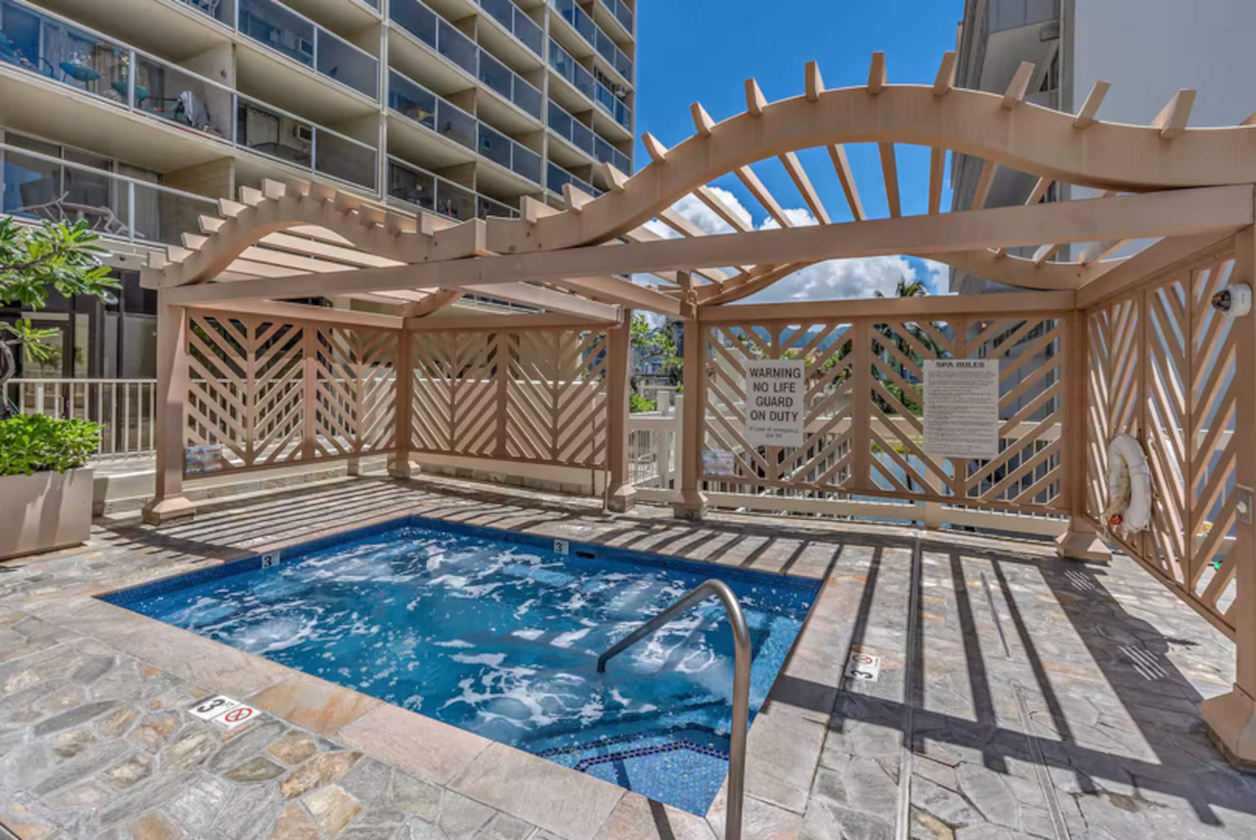 Condo in Honolulu · ★4.55 · 1 bedroom · 2 beds · 1 private bath - Image 32