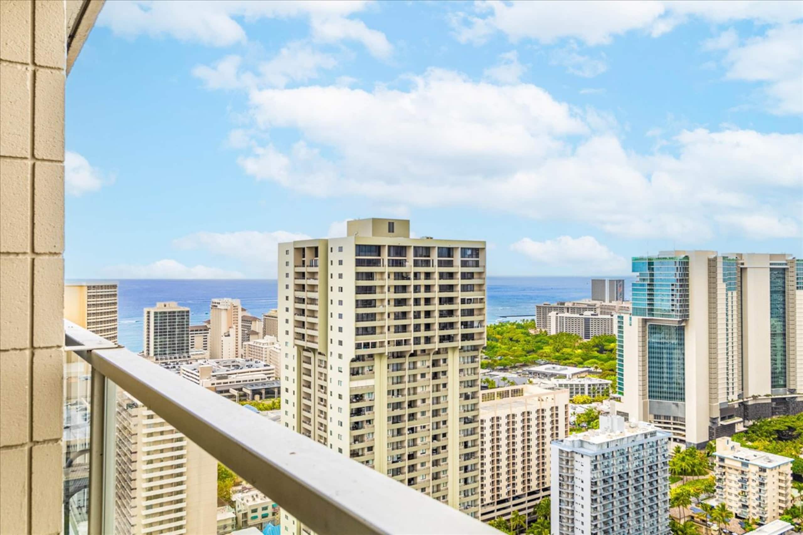 Condo in Honolulu · ★4.55 · 1 bedroom · 2 beds · 1 private bath - Image 21